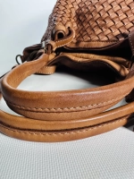 Женская плетеная сумка из натуральной кожи цвета whisky