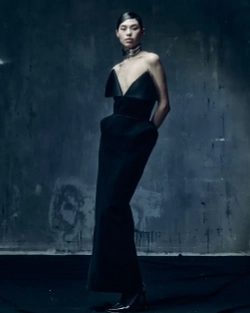 Бархатное платье с лацканами