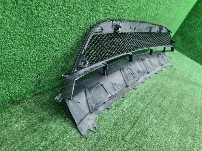 Решетка перед. бампера Mercedes GLC X253 15-19 AMG