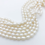 Жемчуг, размер около 7-8,5*5-6 мм, цена за 22-23 шт (1/2 нити)