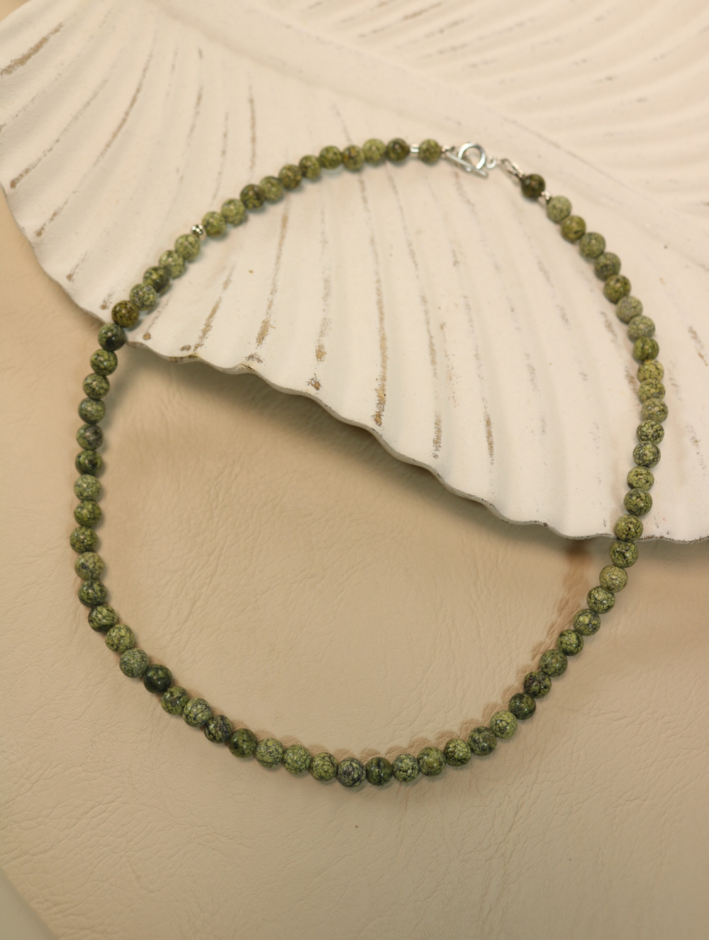 Чокер из змеевика (скарна) - «Лесной страж»