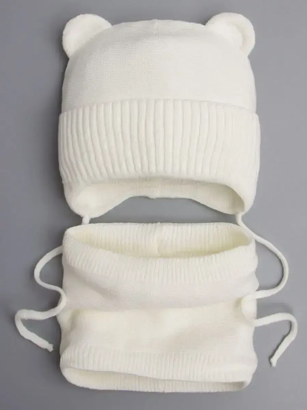 Шапка и снуд вязаная демисезонная для детей