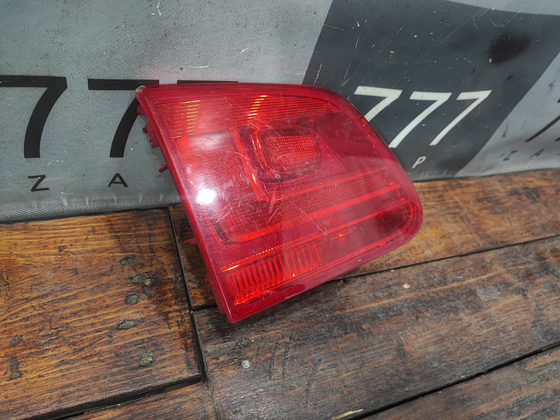 Фонарь задний левый внутренний Volkswagen Tiguan 1 11-18 Б/У Оригинал 5N0945093G