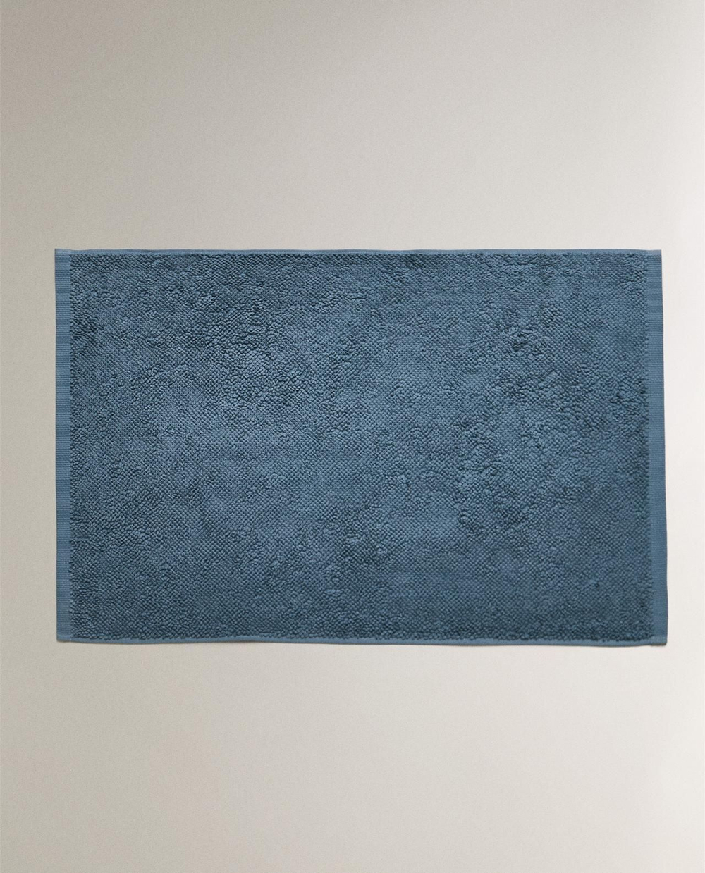 Zara Home - Гладкий нескользящий коврик для ванной, синий, 50x70 см
