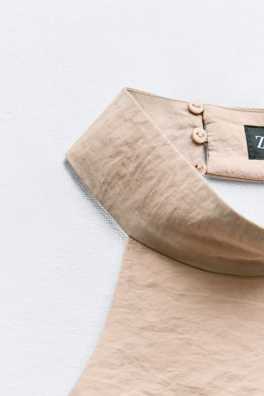 ZARA СТРУЯЩИЙСЯ ТОП С ГОРЛОВИНОЙ ХАЛТЕР И ОТКРЫТОЙ СПИНОЙ, КАМЕННО-СЕРЫЙ