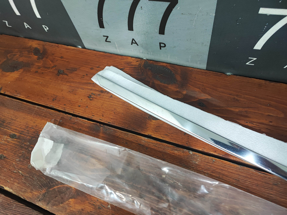 Молдинг передней двери Hyundai Santa Fe 4 Новый Оригинал 82860S1000