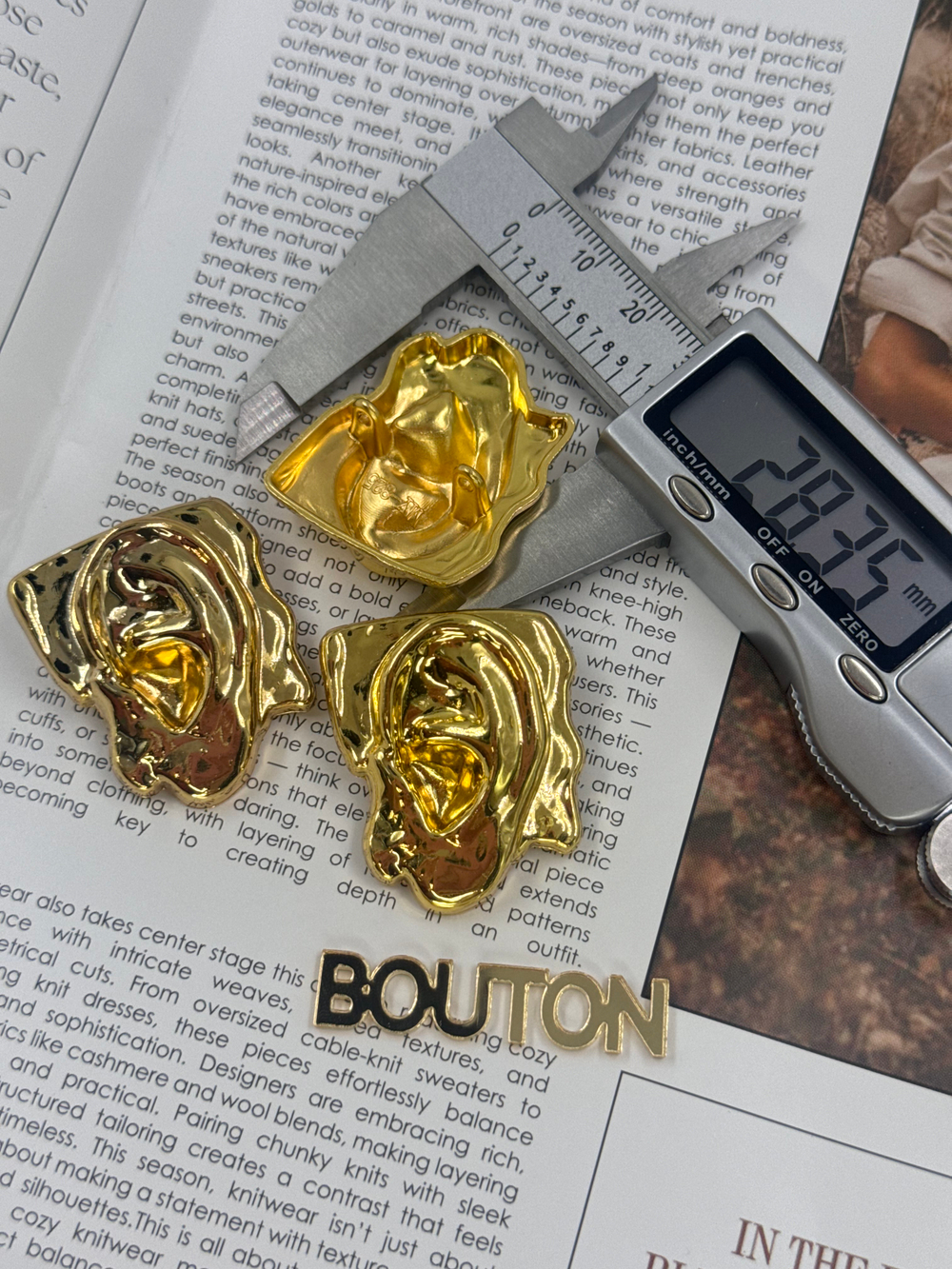 Пуговицы Скиапар. "Ухо" глянцевое лимонное золото