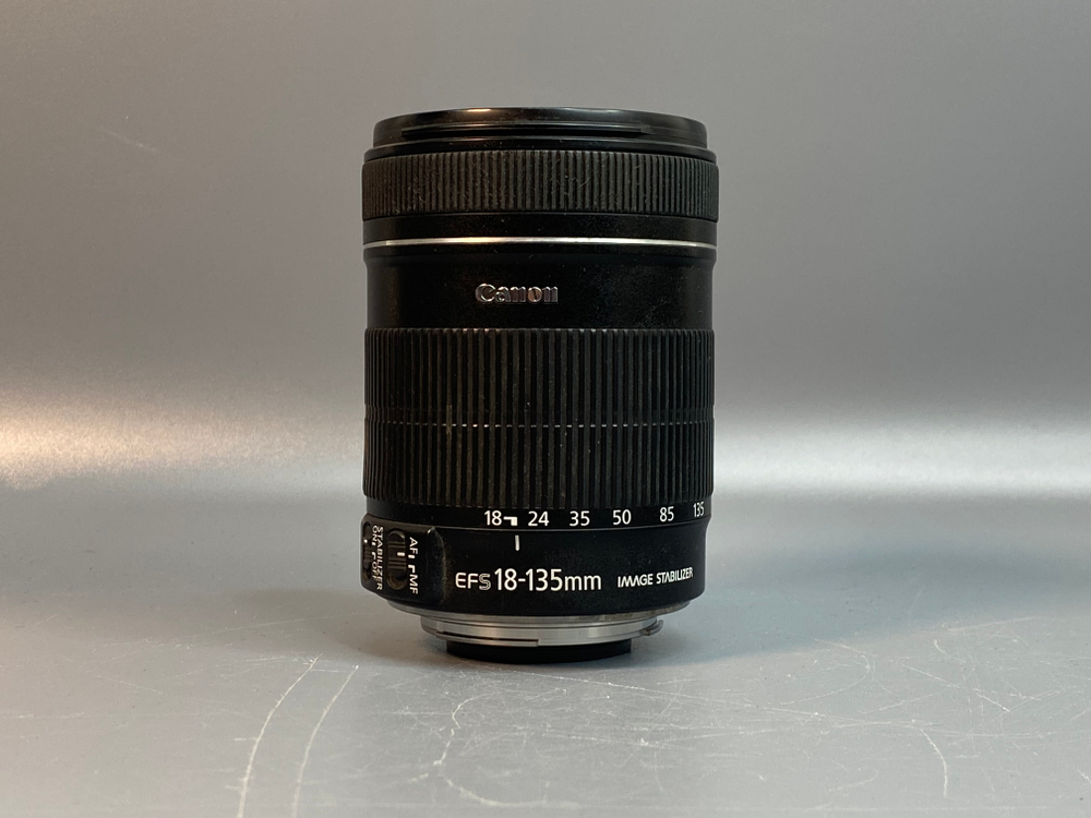 Canon EOS 60D kit 18–135mm f/3.5–5.6 IS 32.000 кадров