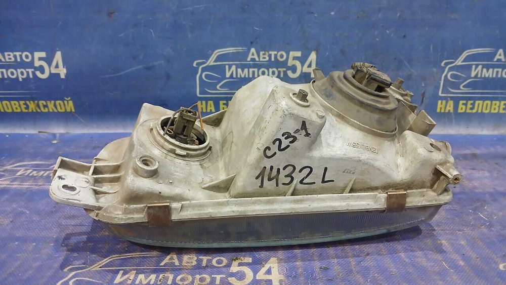 Фара передняя левая NISSAN SERENA 1991