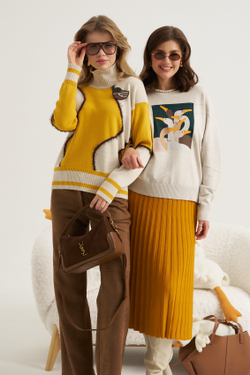 Джемпер с контрастным принтом