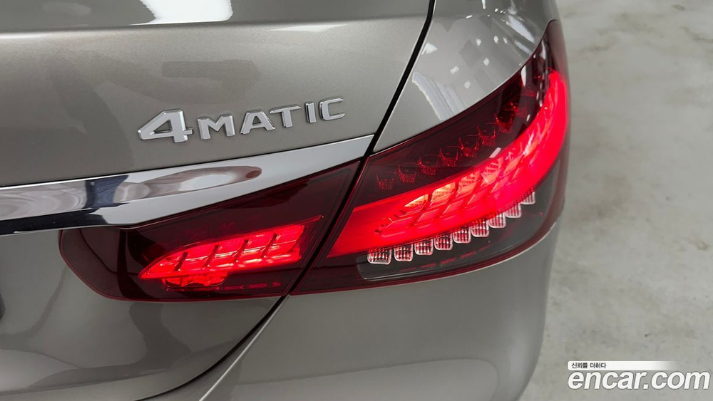Mercedes-Benz E-Class W213 E350 4MATIC AMG Line (05.2022)