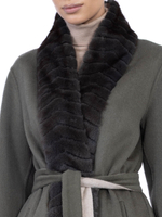 Женское кашемировое пальто с меховой отделкой по полам