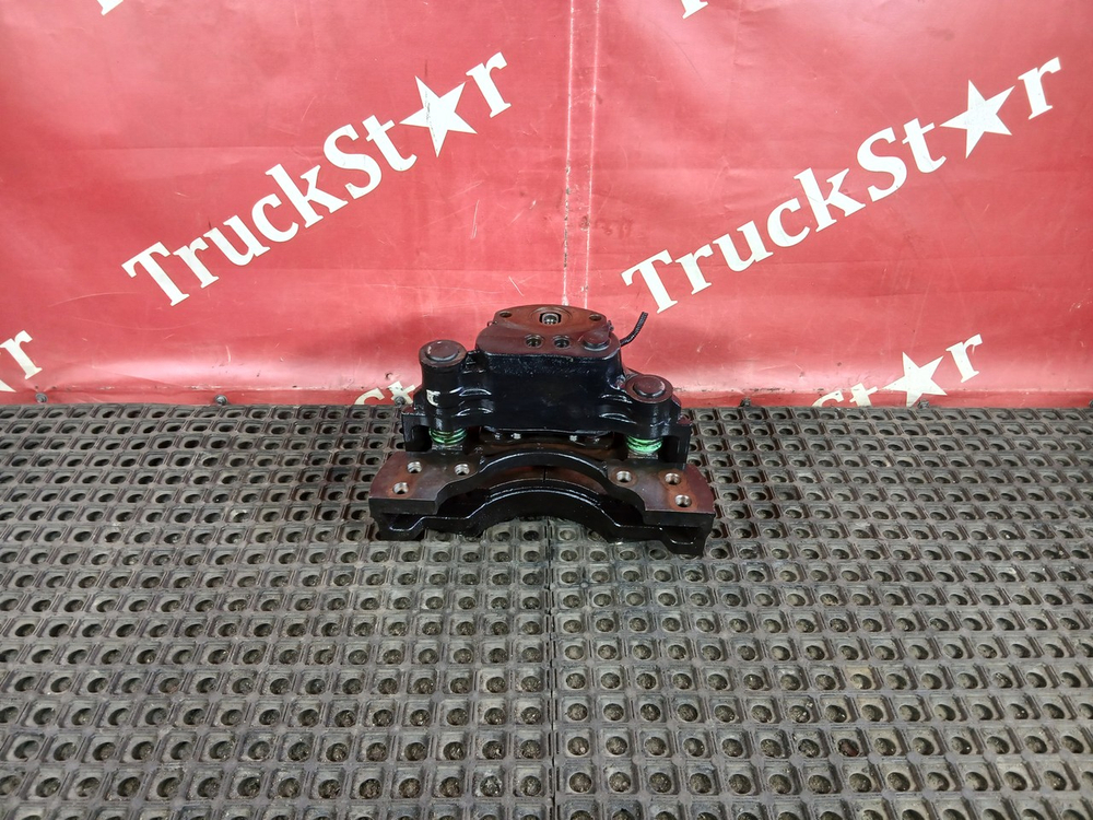 Суппорт передний левый 2023г