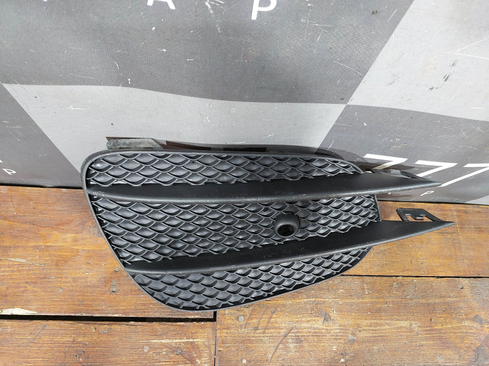 Накладка Решетка переднего бампера левая Mercedes E-Class (W213) 18-21 Б/У Оригинал A2138856700