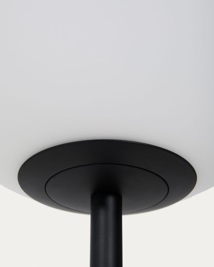 Торшер Brisia из черного металла с матовым стеклянным шаром Ø30