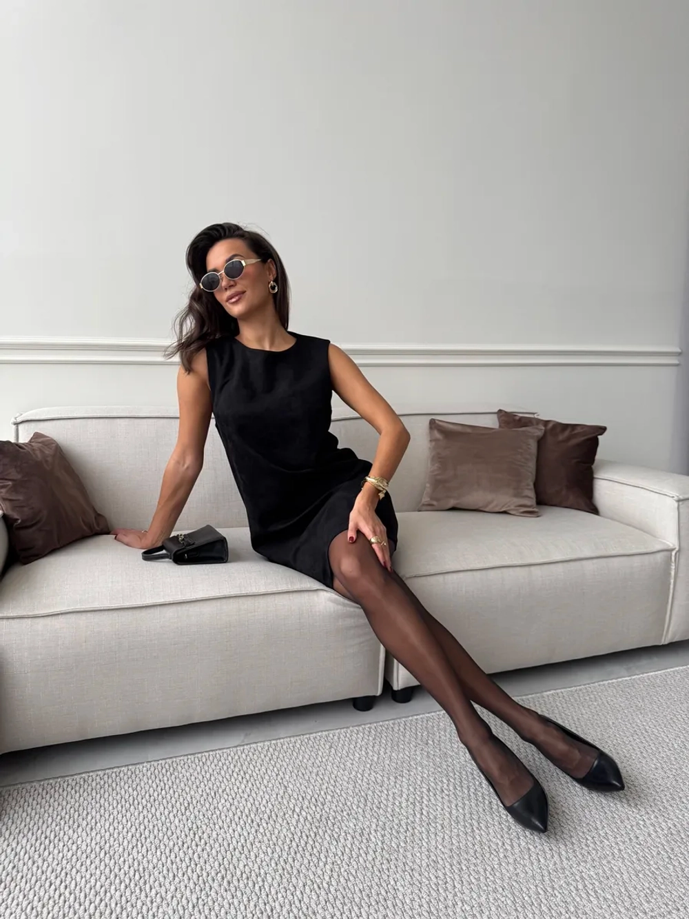 Черное женское платье-сарафан из экозамши офисное без рукавов