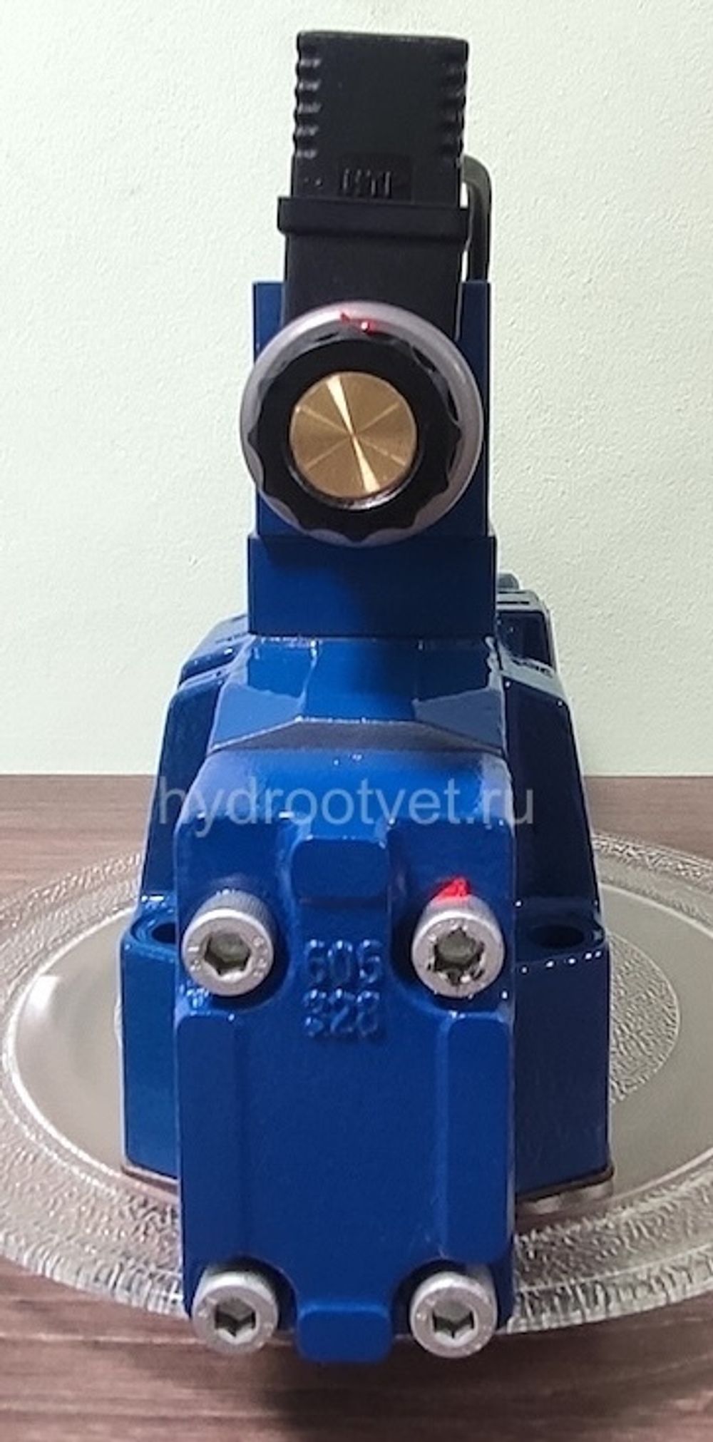 4WRKE16E200L-3X/6EG24ETK31/A1D3M - Пропорциональный распределитель с обратной связью по положению золотника и со встроенным усилителем (OBE), Ду16, A1 = ±10 В, номинальный расход 200 л/мин, схема E, каналы управления ET = X и Y - внутренние