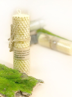 Свеча из вощины с Чистотелом 13 см