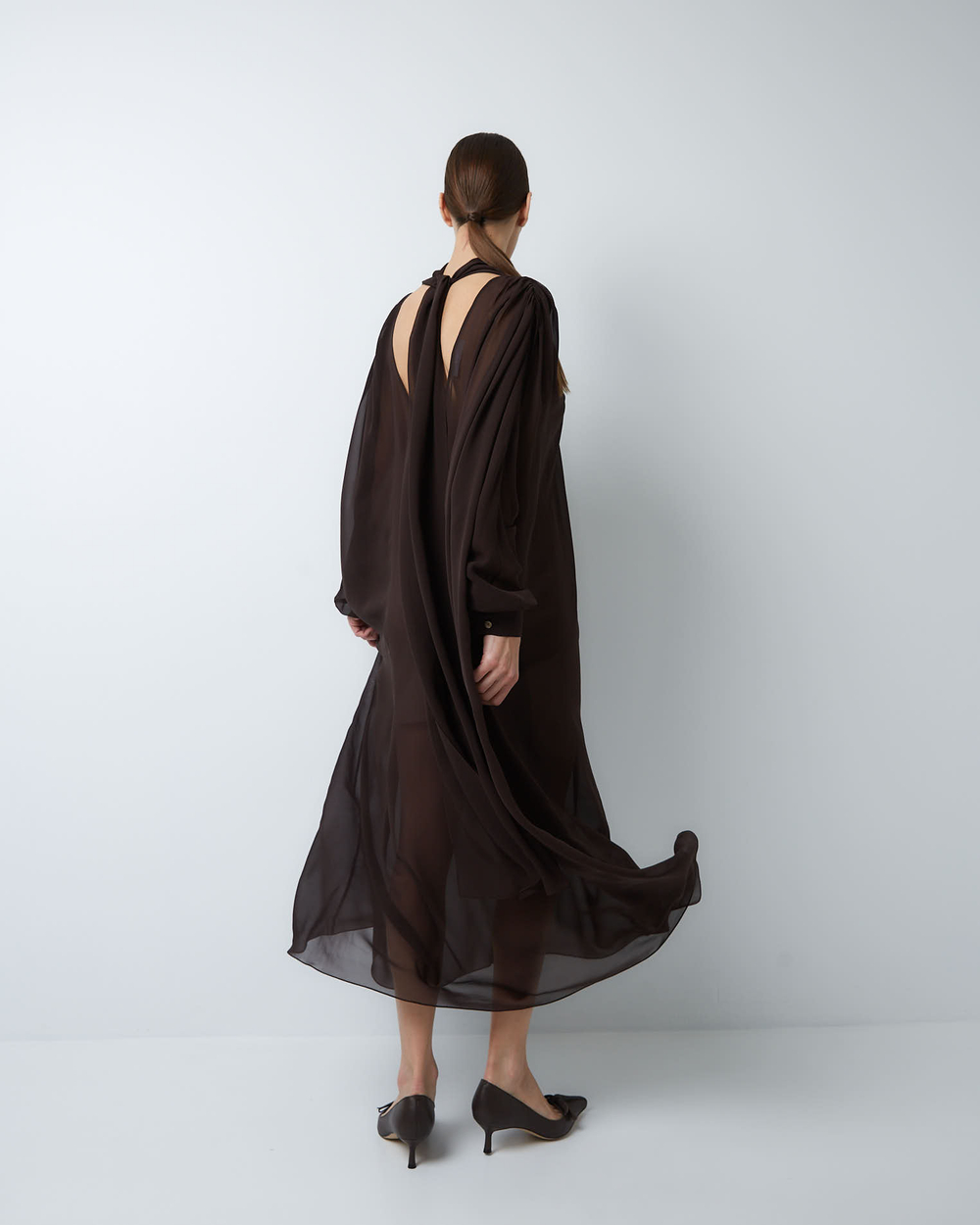 Платье с баской из шелкового шифона шоколад