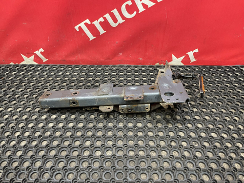 Кронштейн крыла передний левый