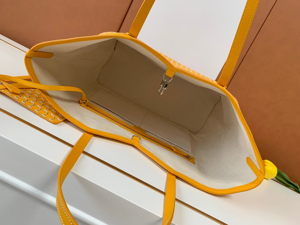 Moynat M Tote GM