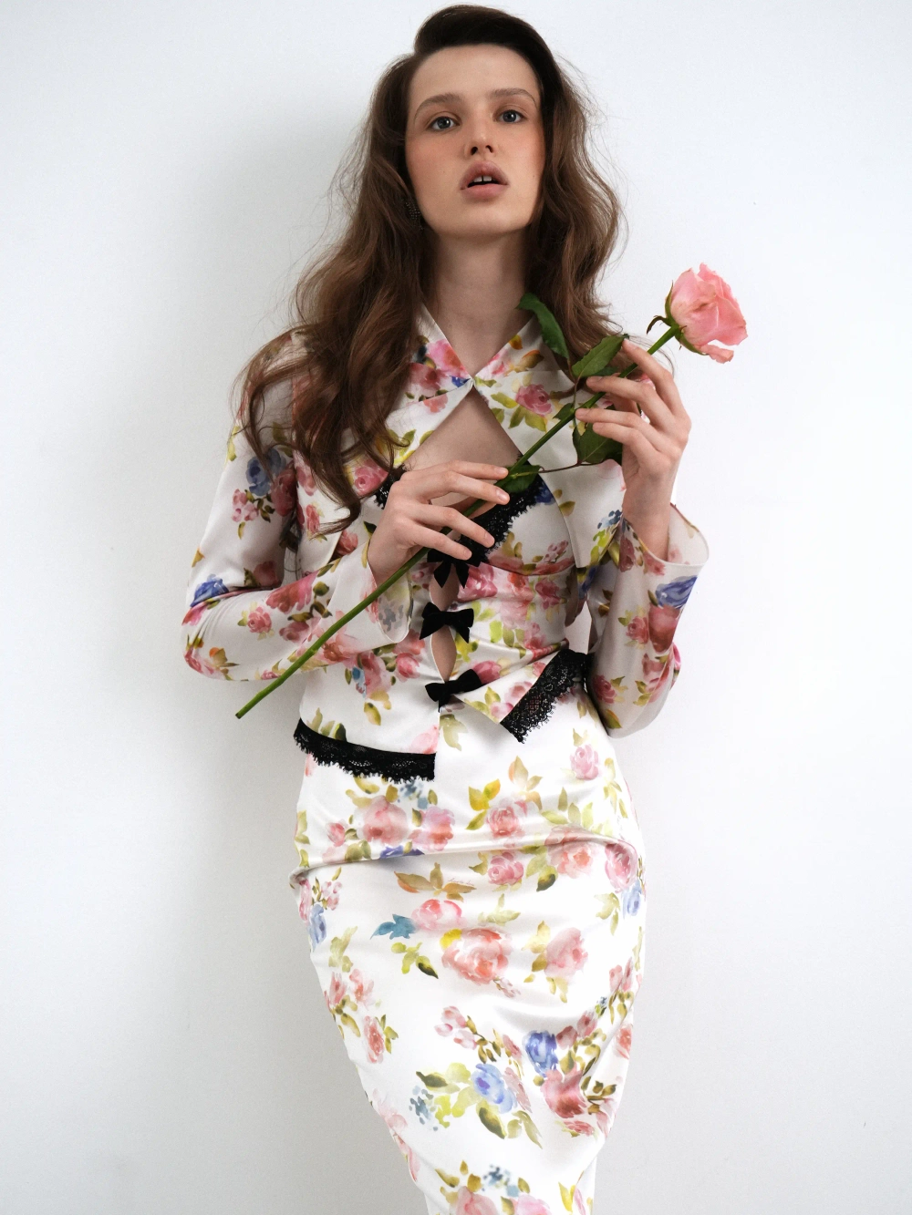 Черри (Cherry), жакет из молочного атласа с цветочным принтом