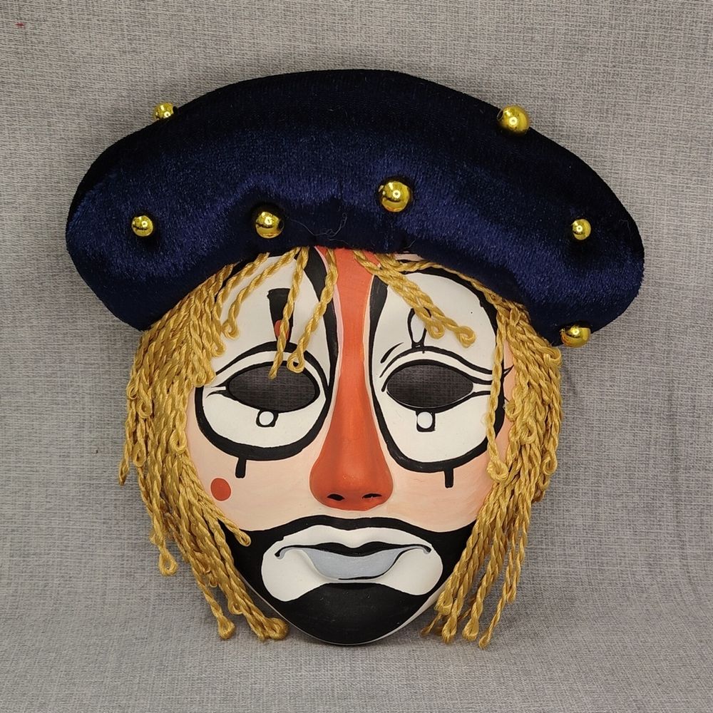 Интерьерная маска Клоун в бархатном берете