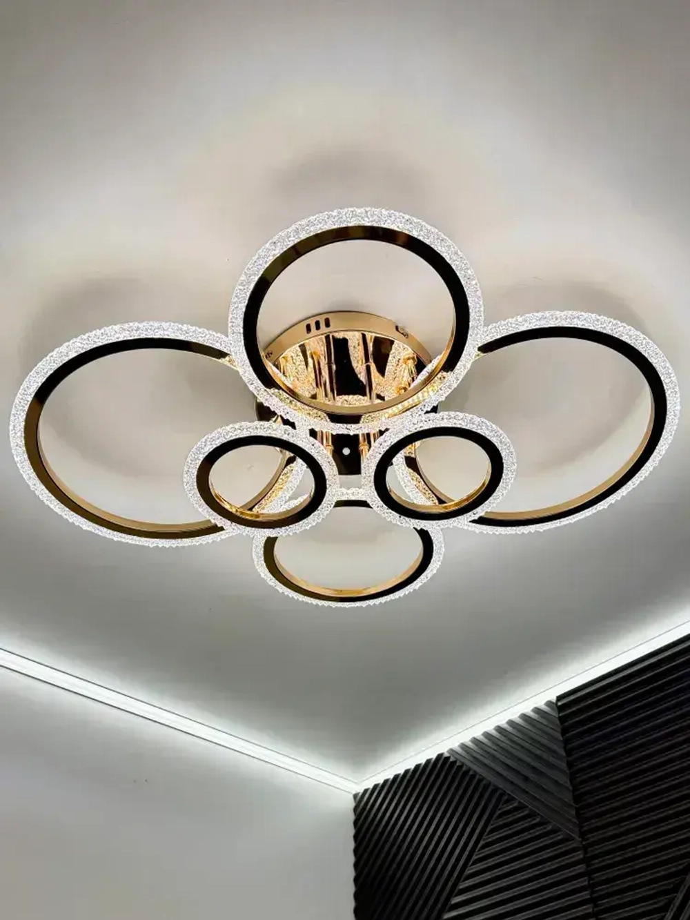 Люстра потолочная золотая с пультом для всех видов потолков, 120 Вт