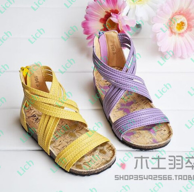 Сандалии с закрытой пяткой и переплетенными ремешками