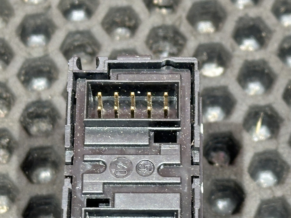 Кнопка света фар за кабину