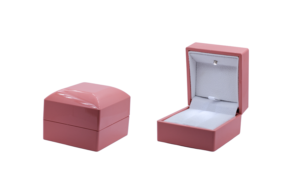 Футляр с подсветкой под серьги/кольца (розовый, пластик)