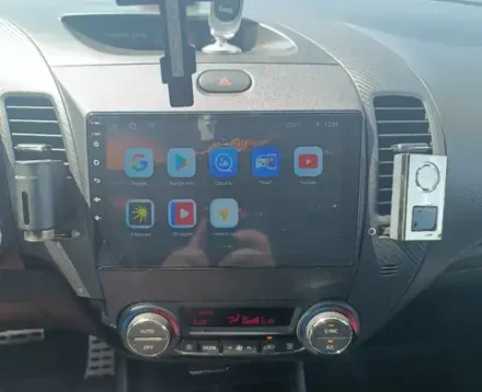 Магнитола для KIA Cerato III 2013-2018 - FarCar 280M монитор 9" QLED на Android 13, 8 ядер (TS18), CarPlay, 4G SIM-слот