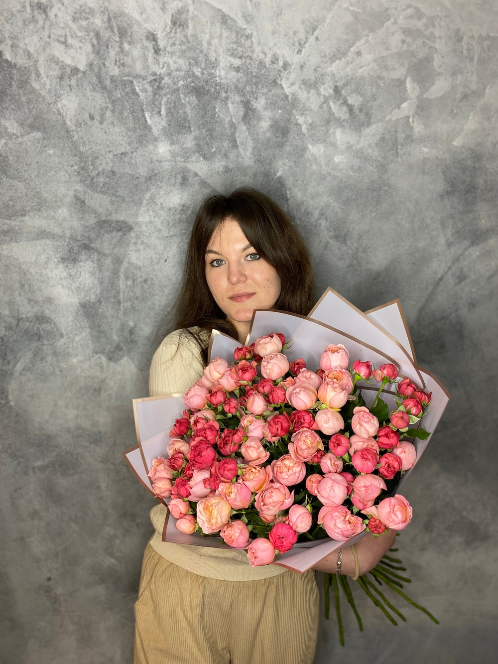 Кустовая роза Джульетта (Juliet) в букете 19шт /Цветы луны