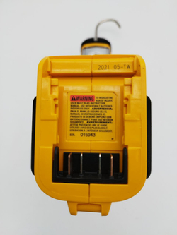 Фонарь аккумуляторный светодиодный dewalt DCL050
