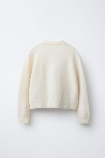 ZARA КАРДИГАН С ПУГОВИЦАМИ И ЦВЕТАМИ ИЗ АТЛАСА, ЭКРЮ