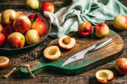 Нож кухонный овощной 7.1см Samura Alfa