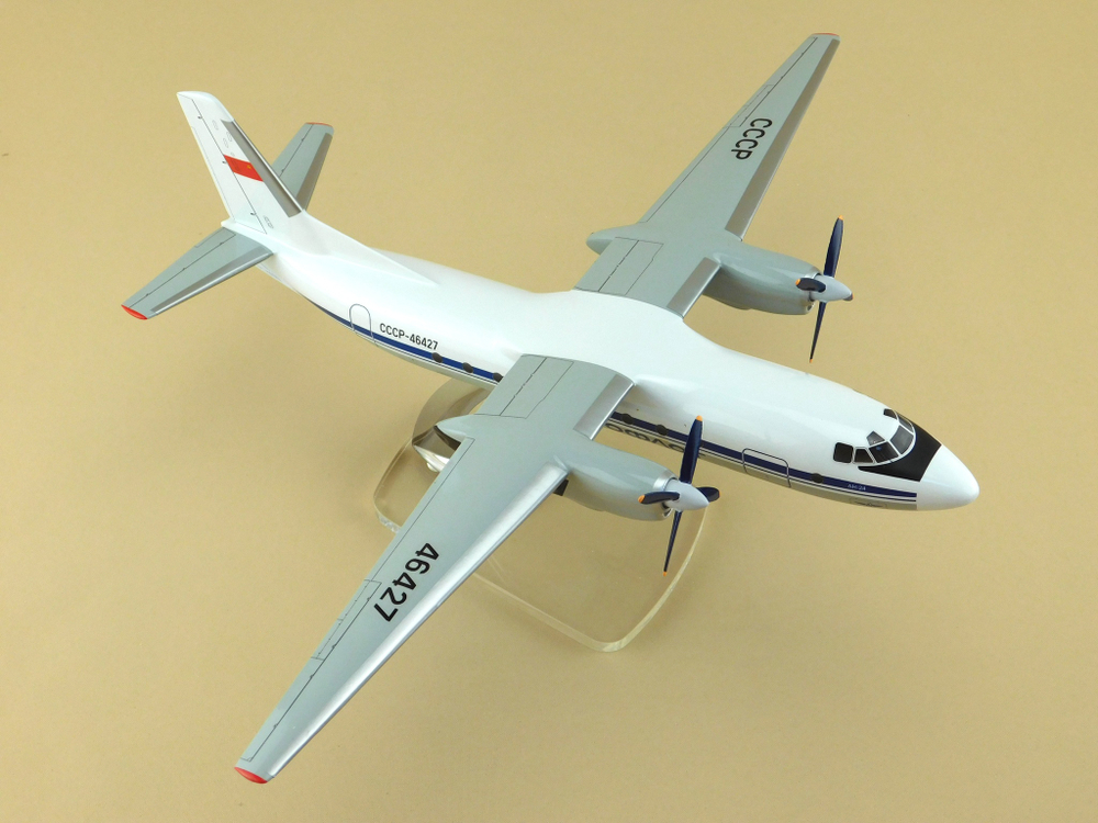 Модель самолета Ан-24 (М1:72, Аэрофлот СССР-46427)