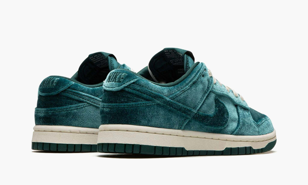 Dunk Low WMNS "Green Velvet"