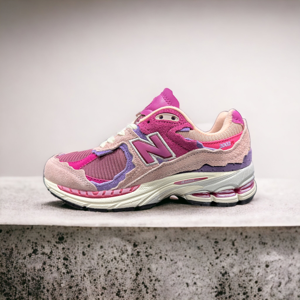 New Balance 2002R • Pink