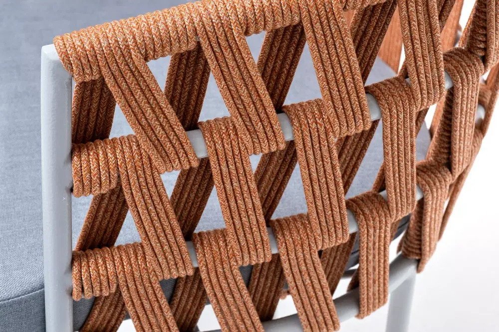 "Диего" стул плетеный из роупа, каркас из стали светло-серый (RAL7035) шагрень, роуп оранжевый меланж круглый, ткань светло-серая