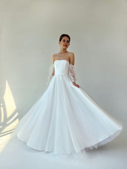 Свадебное корсетное платье с открытыми плечами рукав из сетки (молочный)
