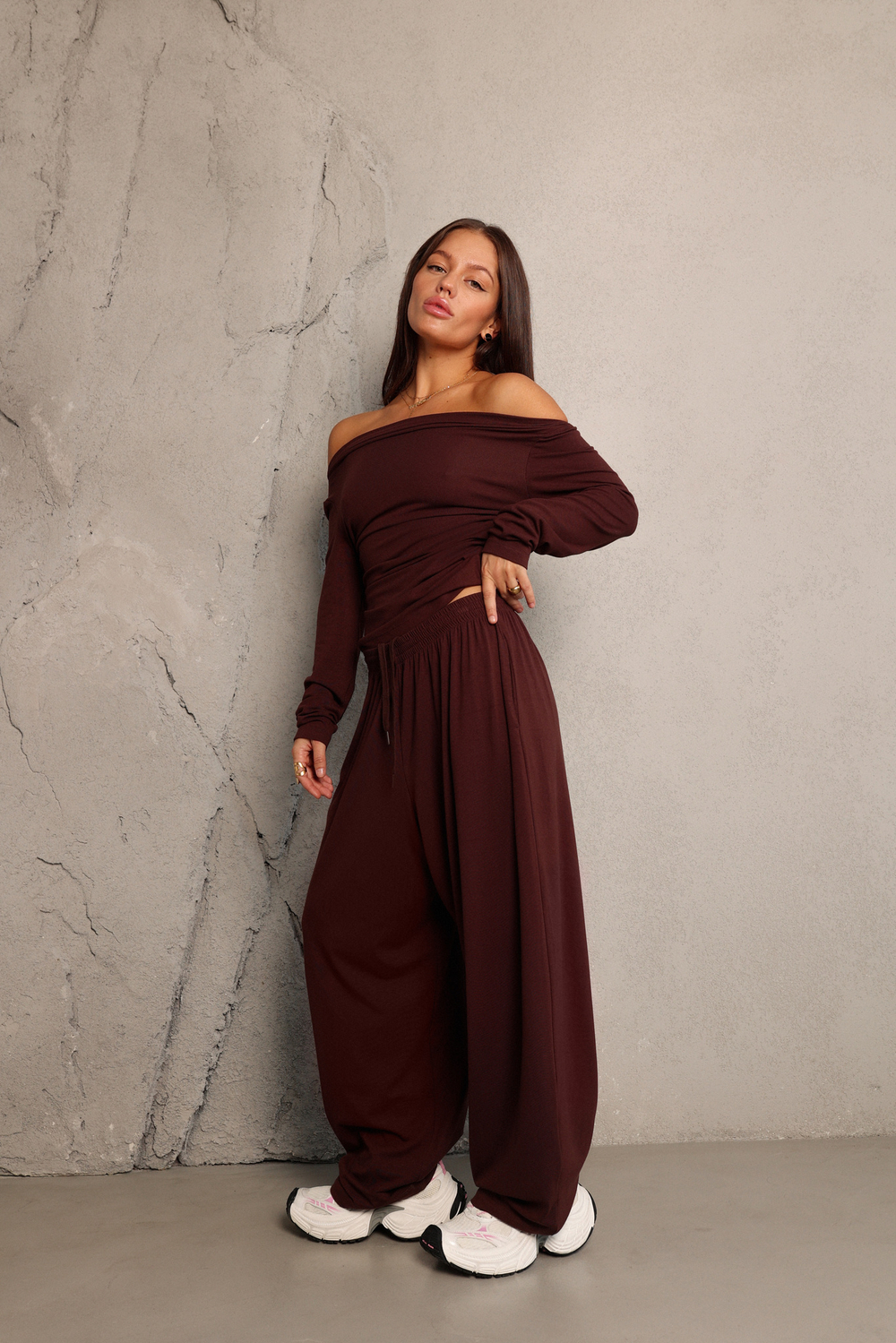 Брюки на резинке из тонкого трикотажа