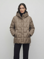 Легкая пуховая куртка на кнопках