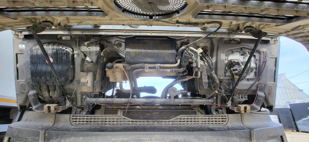 Shacman (Shaanxi) SX* 4x2 Седельный тягач SX418853381 (Дизельный, 12,5 л, 544 л.с., АТ)