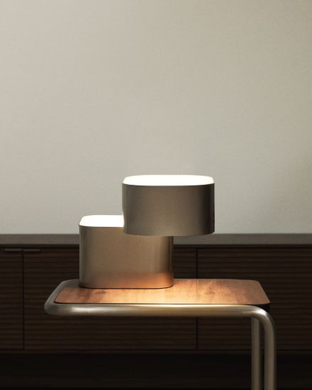 Настольная лампа Tanden из серого металла с матовой отделкой