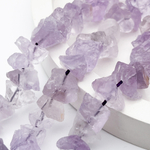 Аметист лавандовый необработанный бусины, размер около 6-9*11-13 мм, цена за 13 шт (1/4 нити)