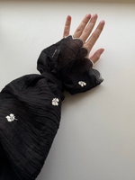 Вышивка (на чёрной жатой органзе)