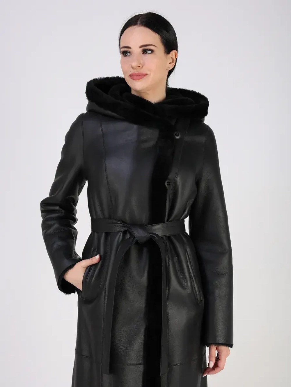 Дубленка зимняя натуральная с капюшоном