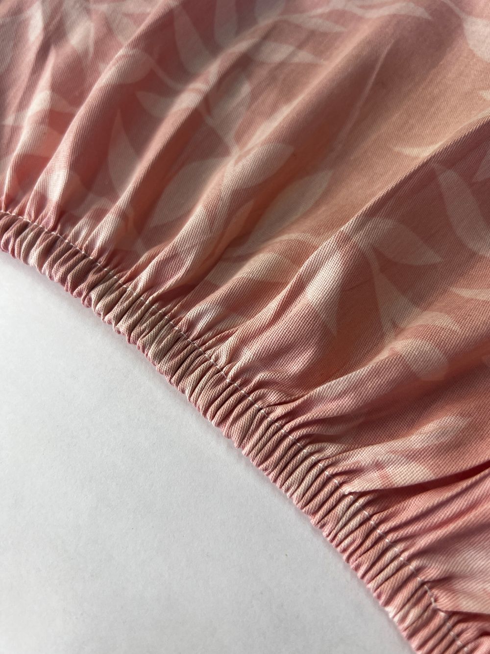 Простынь на резинке "Люпин (компаньон)" 180х200 см  Сказка сатин