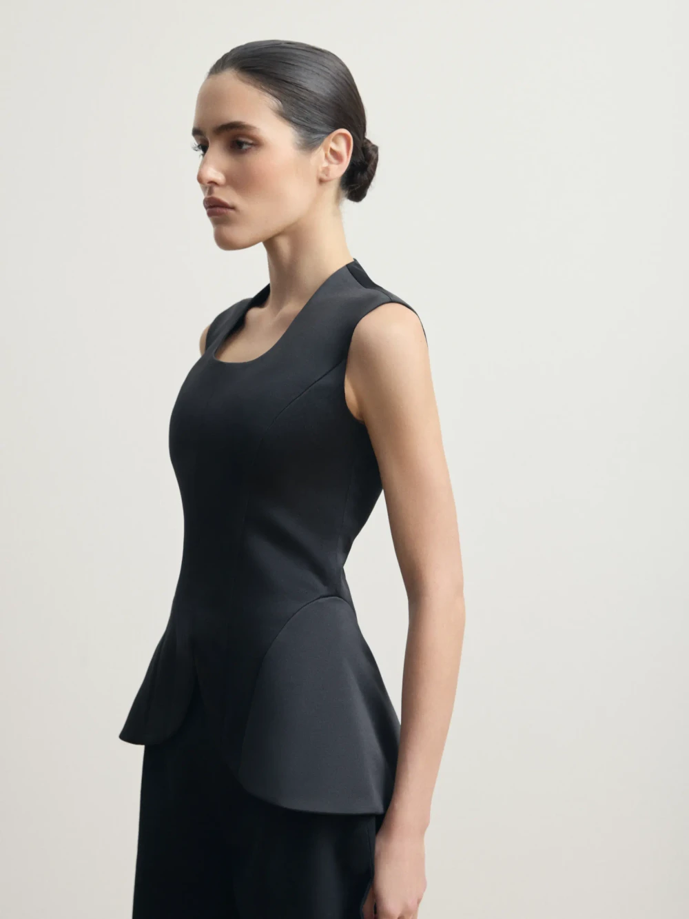 Черный корсетный топ из атласа 